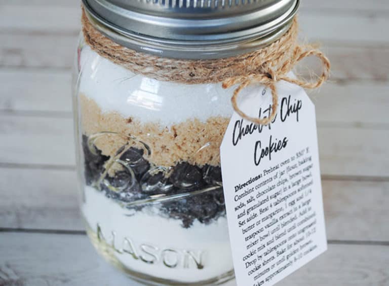 Chocolate Chip Cookie Mix in a Mason Jar - With Free Printable Recipe Tag