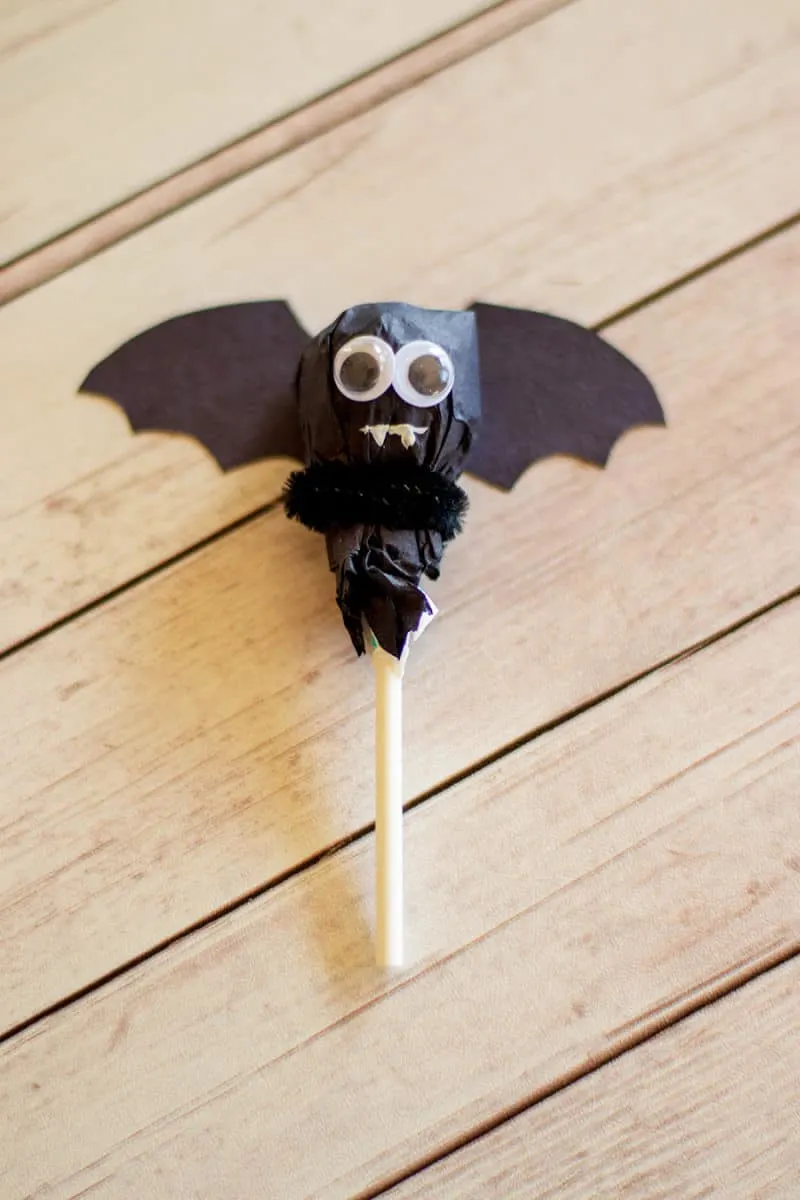 Bat-tastic Bifocals using Pipe Cleaners - Halloween Craft for Kids