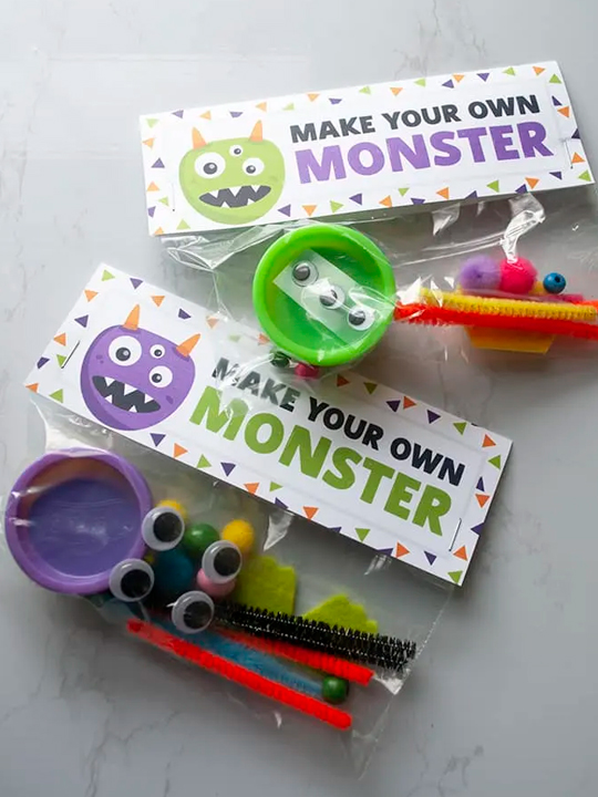 Make your own monster kit - Free printable Halloween treat bag topper