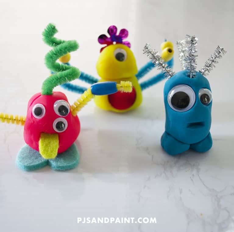 Make your own monster kit - Free printable Halloween treat bag topper