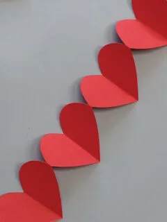 heart paper chain thumbnail